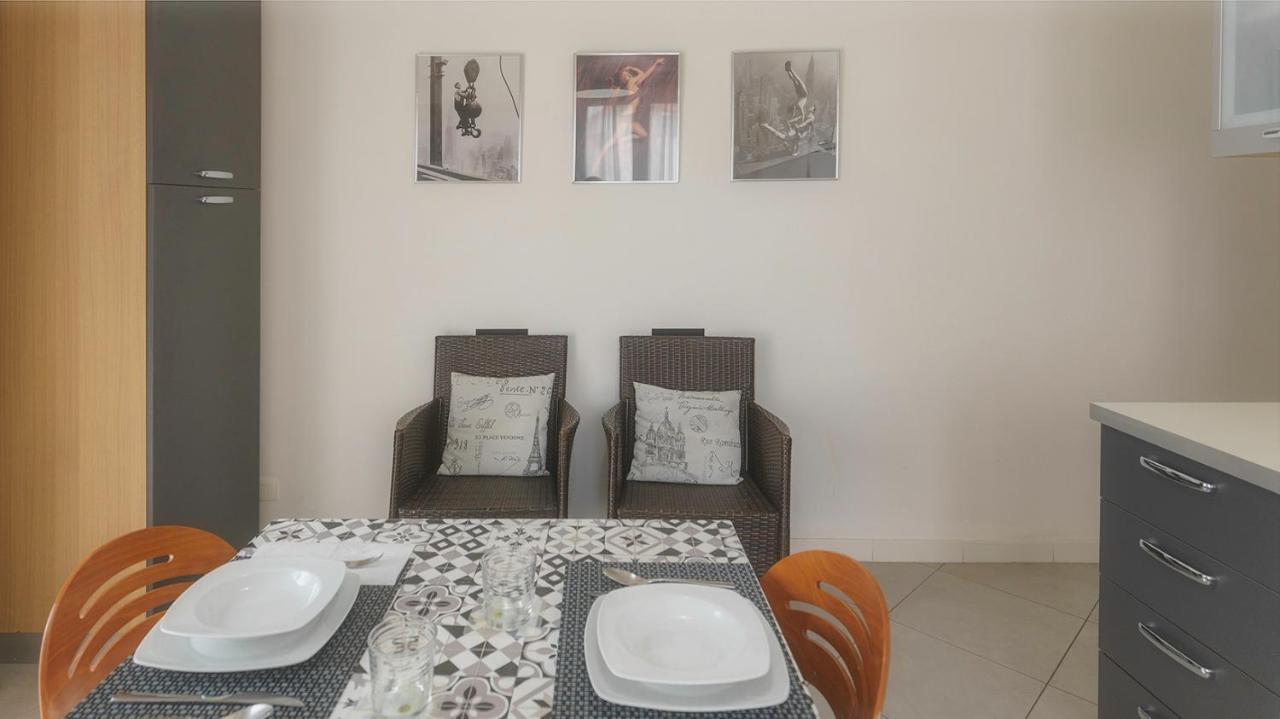 "Casa Giuliari" In Borgo Roma Vicino Policlinico Univr Fiera Apartment Verona Luaran gambar